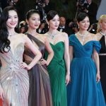 Ținutele spectaculoase purtate de vedete la premierele de filme