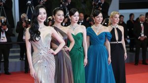 Vedete în ținute spectaculoase la premiera de film.